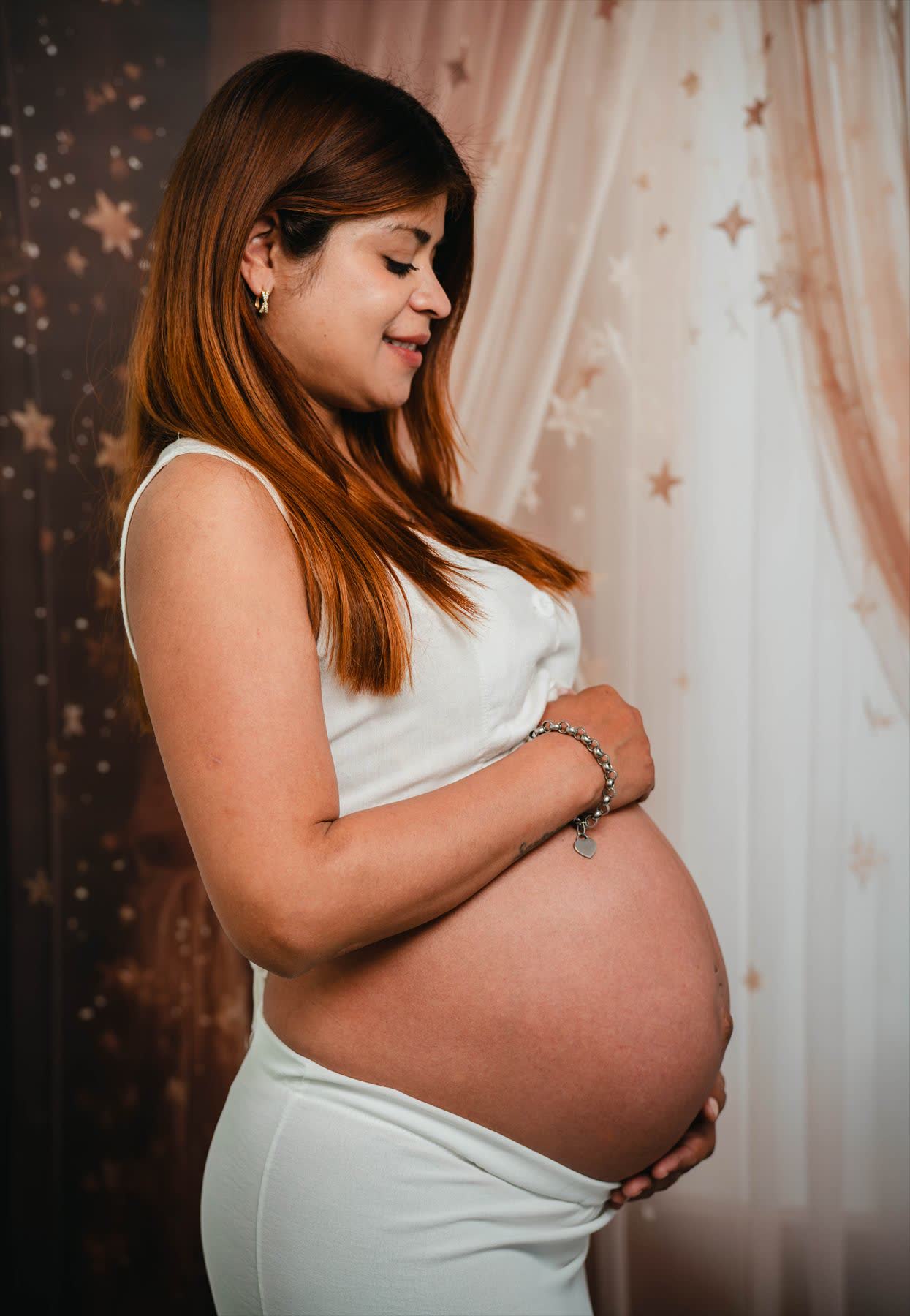 Sesión de maternity en el estudio de FotoMagic
