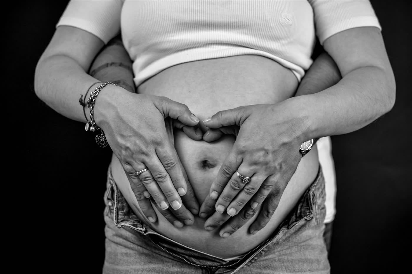 Sesión de maternity en el estudio de FotoMagic